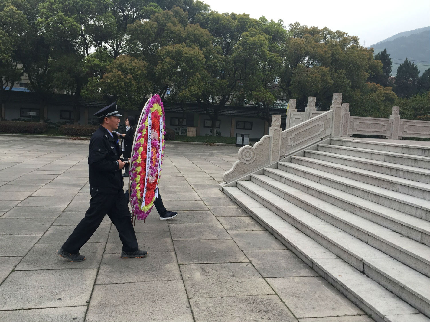 万事博服装加工厂敬献花圈